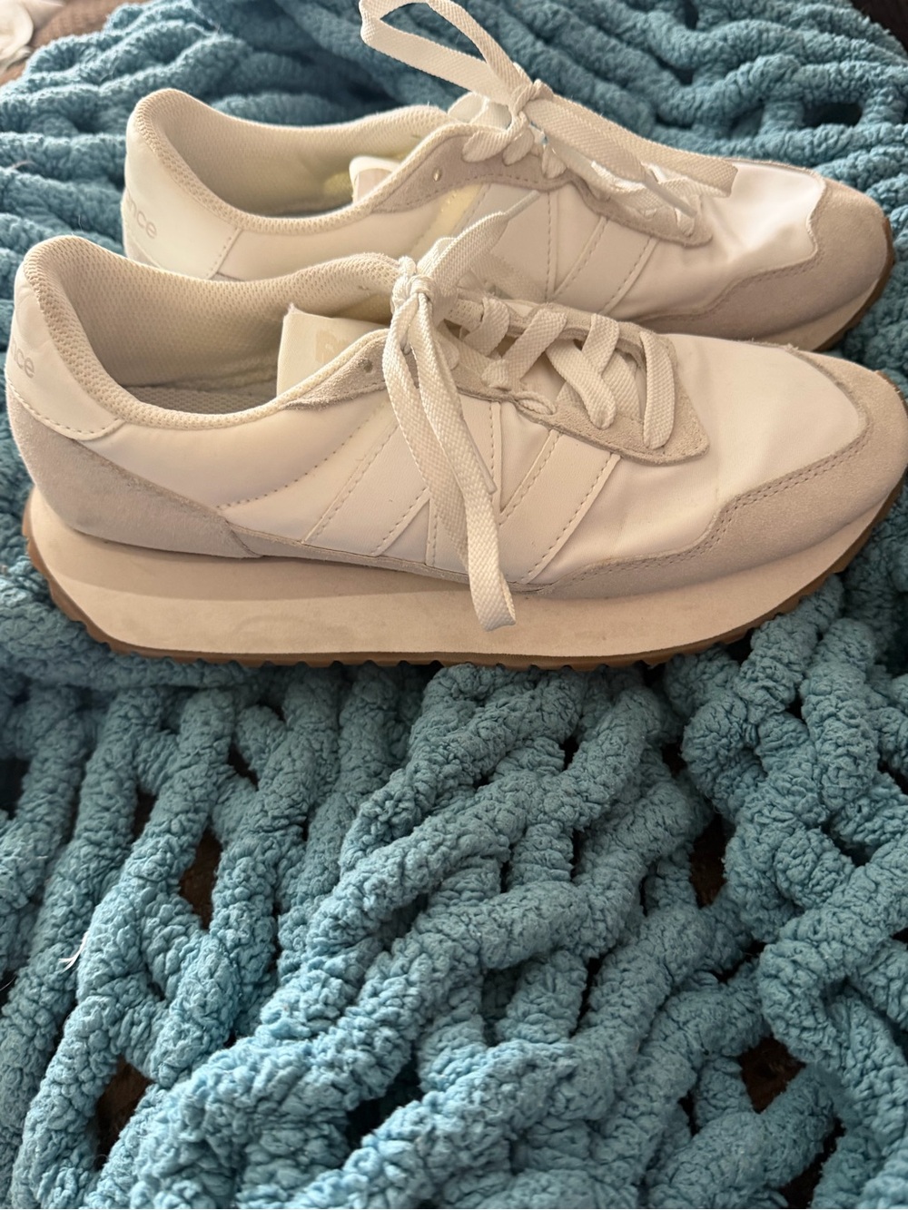 New Balance 237 Womens Sneakers White Suede Gum Sole Shoes Size 8 US WS237NN